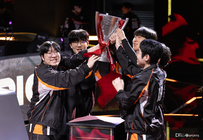 LCK 컵서 우승을 차지한 한화생명e스포츠.