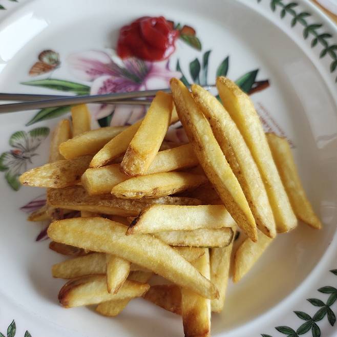 IMG_20250304_144719191_HDR.jpg 움버거 먹어봤습니다