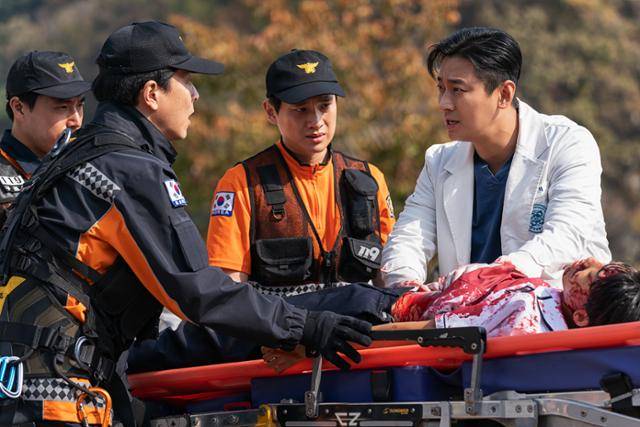 드라마 '중증외상센터' 백강혁. 넷플릭스 제공