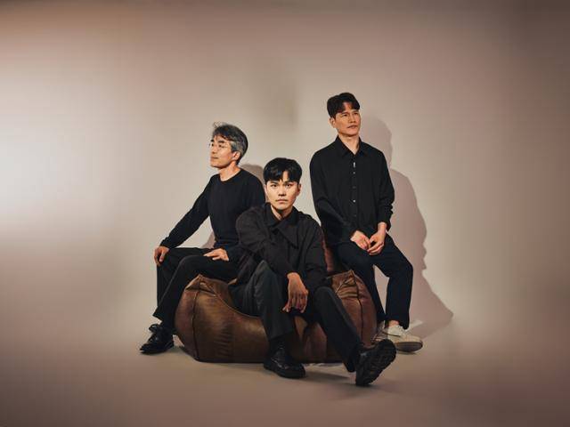 창극 '보허자: 허공을 걷는 자'의 배삼식(왼쪽부터) 극작가와 김정 연출가, 한승석 작창가. 국립창극단 제공