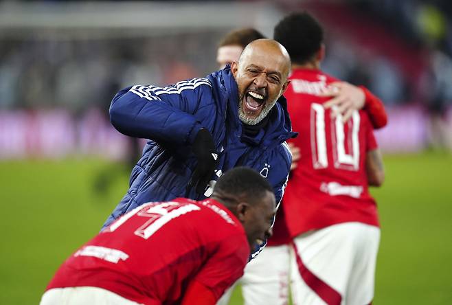 <yonhap photo-2044="">누누 에스피리투 산투 노팅엄 포레스트 감독. AP=연합뉴스</yonhap>