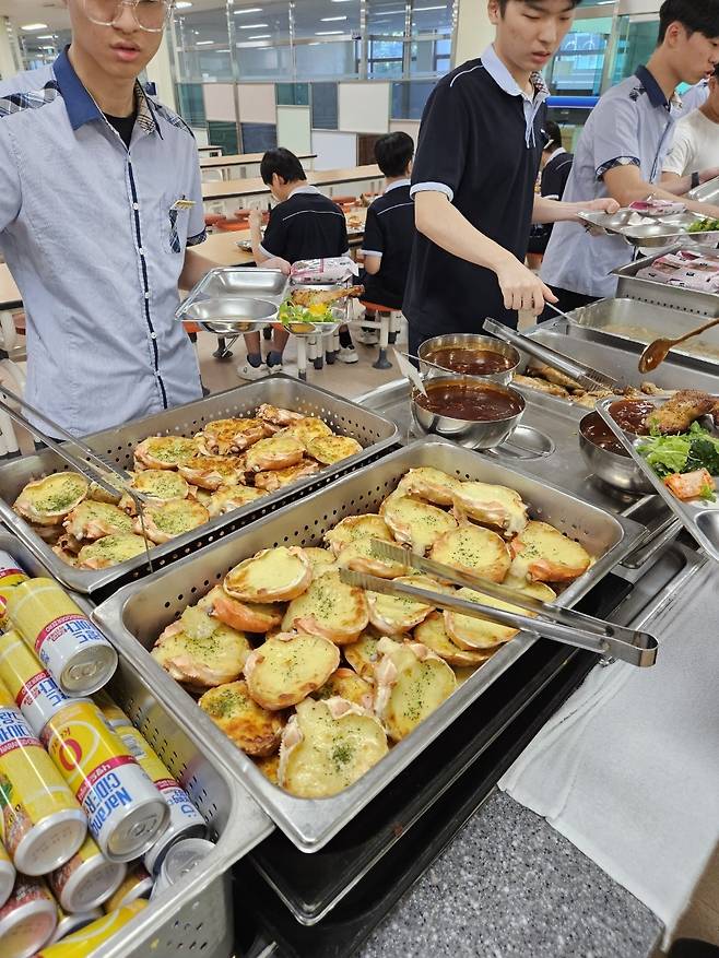 붉은대게 요리 모습.[경북도 제공]