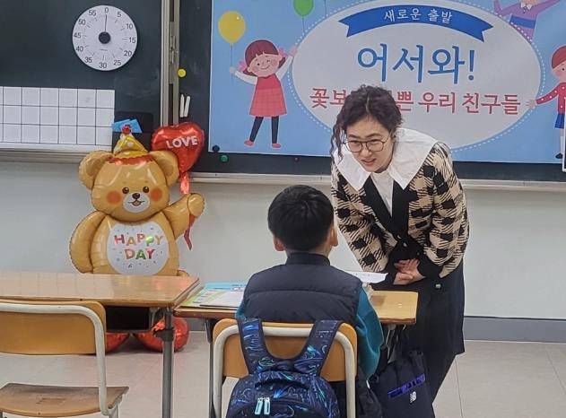 광주 도심 초등학교로 올해 취학하는 학생이 단 1명에 불과한 동구 중앙초등학교 신입생 입학식이 4일 오전 학교 1학년 교실에서 열렸다. ⓒ연합뉴스