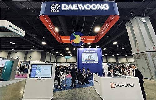 대웅제약, 미국 소화기학회서 펙수클루 연구 성과 홍보 (서울=연합뉴스) 대웅제약은 지난 18일(현지시간)부터 나흘간 미국 워싱턴 D.C에서 열린 '2024 소화기질환 주간'(DDW) 행사에서 위식도 역류질환 치료제 '펙수클루'에 대한 연구 성과를 홍보했다고 28일 밝혔다. 사진은 펙수클루 학술 부스 모습. 2024.5.28 [대웅제약 제공. 재판매 및 DB 금지] photo@yna.co.kr