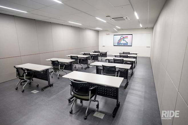 혼다 에듀케이션 센터 내 실내 교육장 모습