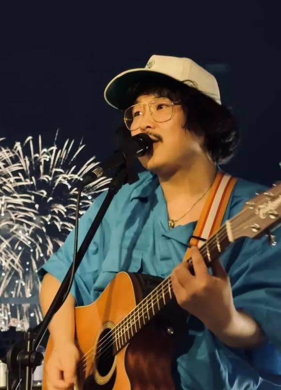 최근 '나는 반딧불'로 많은 사랑을 받고 있는 밴드 중식이의 정중식이 오는 10월 결혼한다. /정중식 소셜미디어 캡처