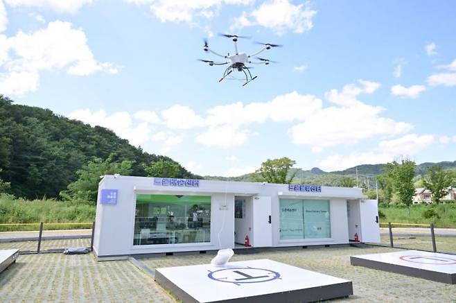 포천시가 국토교통부 주관 ‘2025년 드론실증도시 구축 공모사업’에서 ‘K-드론배송 서비스’와 ‘드론 레저스포츠’ 등 2개 분야에 최종 선정됐다. 포천시 제공