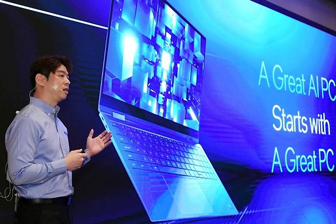 박승재 인텔코리아 상무가 5일 인텔 테크 데이에서 인텔 코어 울트라 프로세서에 대해 브리핑했다.