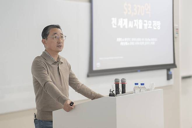 AWS코리아가 올해 처음으로 신년 기자간담회를 개최했다. 사진은 함기호 AWS코리아 대표 / 출처=IT동아