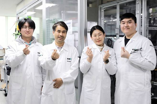 (왼쪽부터)조재민 연구원, 이상구 박사, 김예리 연구원, 박병준 연구원. 한국화학연구원