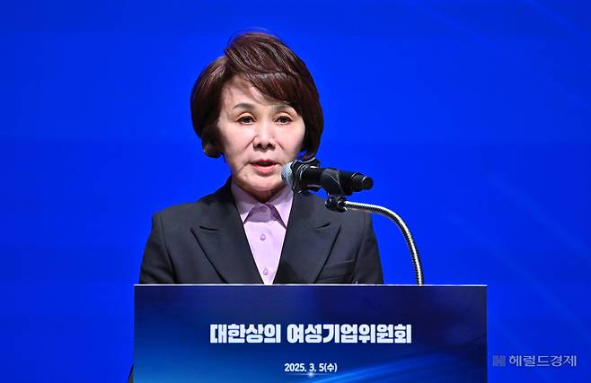 정기옥 LSC푸드 회장이 5일 오후 서울 중구 대한상공회의소 국제회의장에서 열린 대한상의 여성기업위원회 창립총회에서 인사말을 하고 있다. 임세준 기자