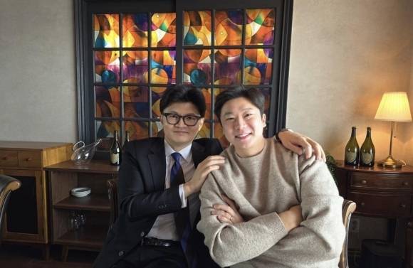 진종오 국민의힘 의원이 지난 1월 24일 페이스북에 한동훈 전 대표와 찍은 사진을 올렸다. 진 의원 페이스북 캡처