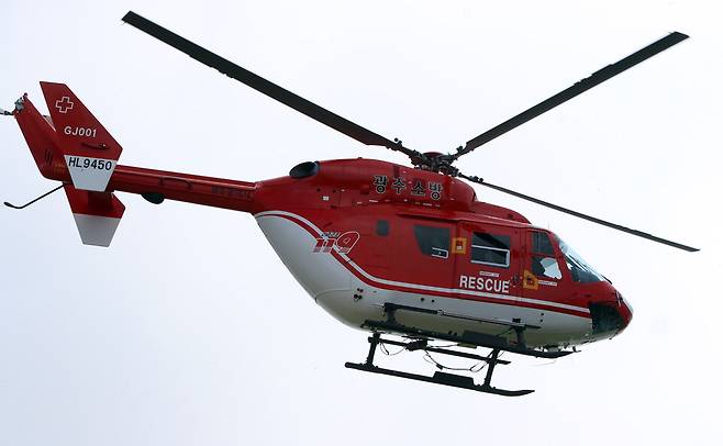 비행중인 소방헬기 ⓒ연합뉴스