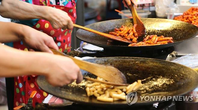통인시장 기름떡볶이 [촬영 김주형]