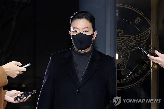 김성훈 대통령경호처 경호차장, 경찰 조사 출석 (서울=연합뉴스) 임화영 기자 = 김성훈 대통령경호처 차장이 24일 오전 윤석열 대통령에 대한 체포영장 1차 집행을 저지한 혐의 조사를 위해 서울 서대문구 경찰청 국가수사본부 특별수사단에 출석하고 있다. 2025.1.24 hwayoung7@yna.co.kr