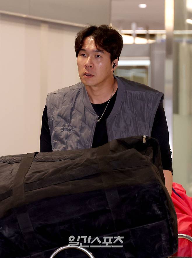 KIA 김대유가 일본 오키나와에서의 2차 스프링캠프를 마치고 5일 오후 인천국제공항을 통해 귀국하고 있다. 인천공항=김민규 기자 mgkim1@edaily.co.kr /2025.03.05/