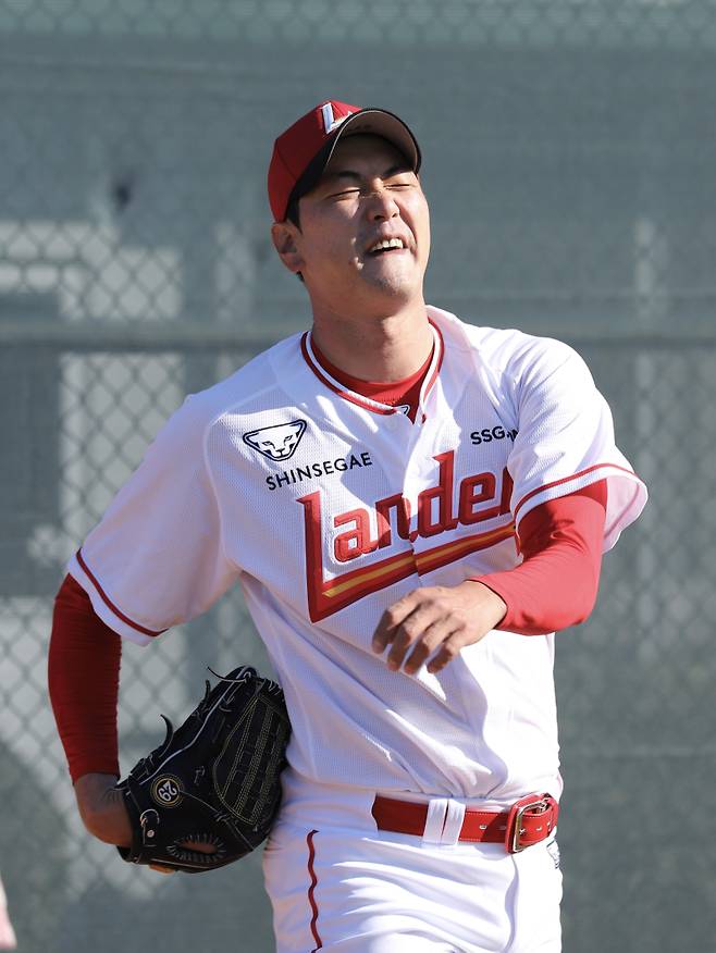미국 스프링캠프에서 불펜 피칭을 소화 중인 김광현. SSG 제공