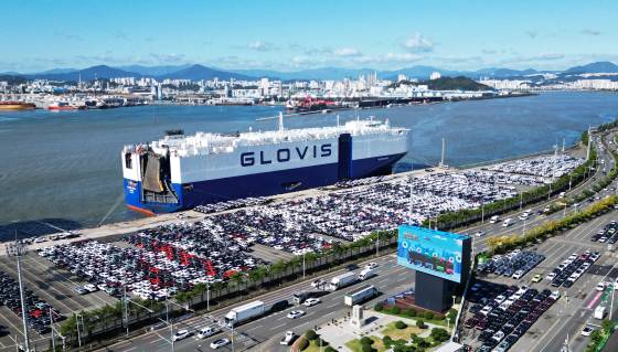 현대차 울산공장 수출선적부두에 전기차 등 각종 차종이 수출을 위해 선적장에 주차돼 있다. 뉴스1