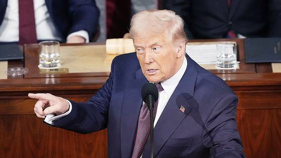 도널드 트럼프 미국 대통령이 지난 4일(현지시간) 워싱턴DC 연방의회 의사당에서 연설하고 있다. 연합뉴스