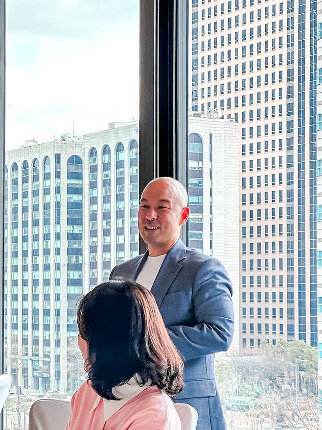 설명하고 있는 싱고 키도 아태지역 홍보 이사 / 사진=권효정 여행+ 기자