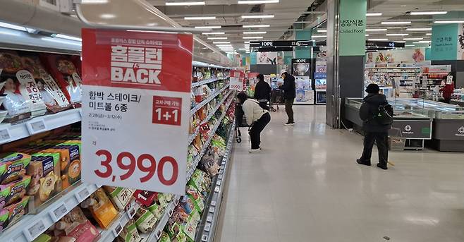 홈플러스가 기업회생에 들어간 가운데 4일 서울의 한 매장에 고객들이 쇼핑을 하고 있다.  2025.3.4  [이승환 기자]