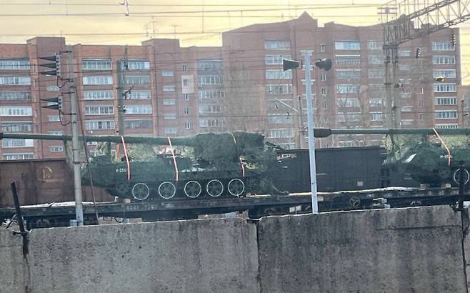 북한의 M-1989로 추정되는 주체포가 러시아 중부 크라스노야르스크 지역에서 포착된 모습. [뉴스1]