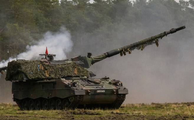 독일이 개발한 PzH2000 자주포는 현존 자주포 중 가장 높은 성능을 자랑한다. 뉴시스
중국이 개발한 PLZ-05 자주포. [Gettyimage]