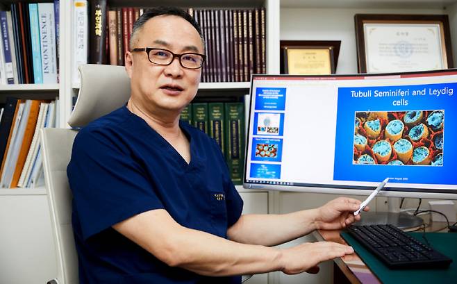 서주태 원장은 자연임신율이 낮아지는 원인으로 남성의 정계정맥류를 꼽으며 “정계정맥이 늘어나면 고환 온도가 올라가고, 고환의 정자 생성에 악영향을 주는데 수술만으로 자연임신율을 50%포인트까지 높일 수 있다”고 설명했다. [서주태비뇨의학과]