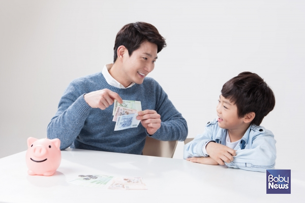 용돈은 아이가 경제적 사고를 훈련할 수 있도록 돕는 작은 경제 활동이다. ⓒ베이비뉴스