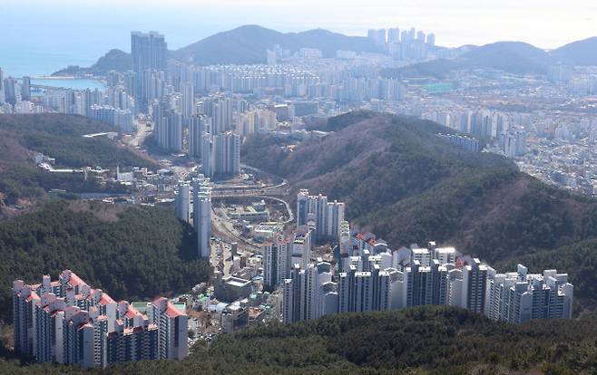 부산 수영구와 해운대구 일대 아파트와 고층빌딩 모습. (사진=연합뉴스)