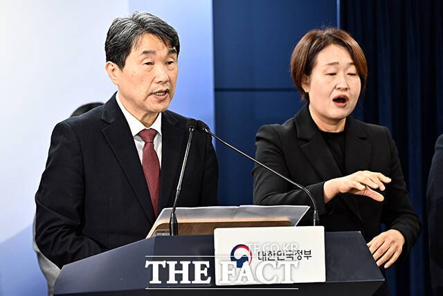 이주호 사회부총리 겸 교육부 장관이 7일 오후 서울 종로구 정부서울청사에서 학생 복귀 및 의대교육 정상화와 관련해 브리핑하고 있다. /임영무 기자