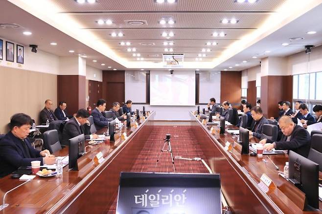 강원랜드는 7일 강원랜드 본사사옥 7층 임원회의실과 서울사무소 간 화상회의를 통해 제219차 이사회를 개최했다.ⓒ강원랜드