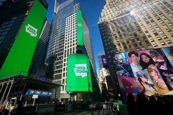 Graphics for the online comics platform Webtoon Entertainment are displayed in Times Square as the company holds an IPO at the Nasdaq MarketSite in New York City, U.S., June 27, 2024. [REUTERS/YONHAP]