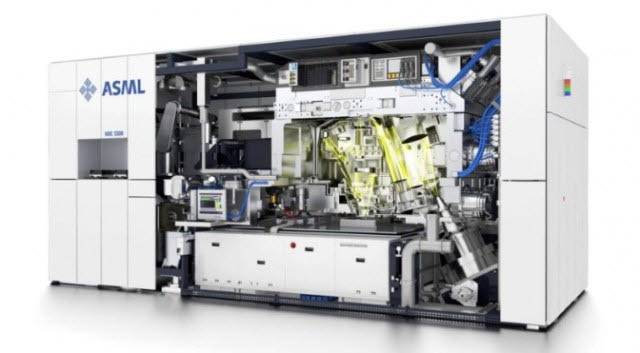 1대당 약 2000억원에 달하는 ASML의 극자외선(EUV) 노광장비의 모습. [ASML 홈페이지]