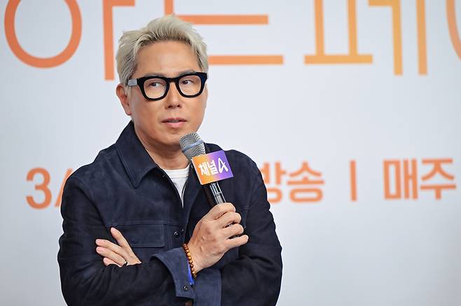 7일 오전 온라인 사전녹화 방식으로 공개된 채널A 예능 ‘하트페어링’ 제작발표회에서 가수 윤종신이 발언하고 있다. 사진 채널A