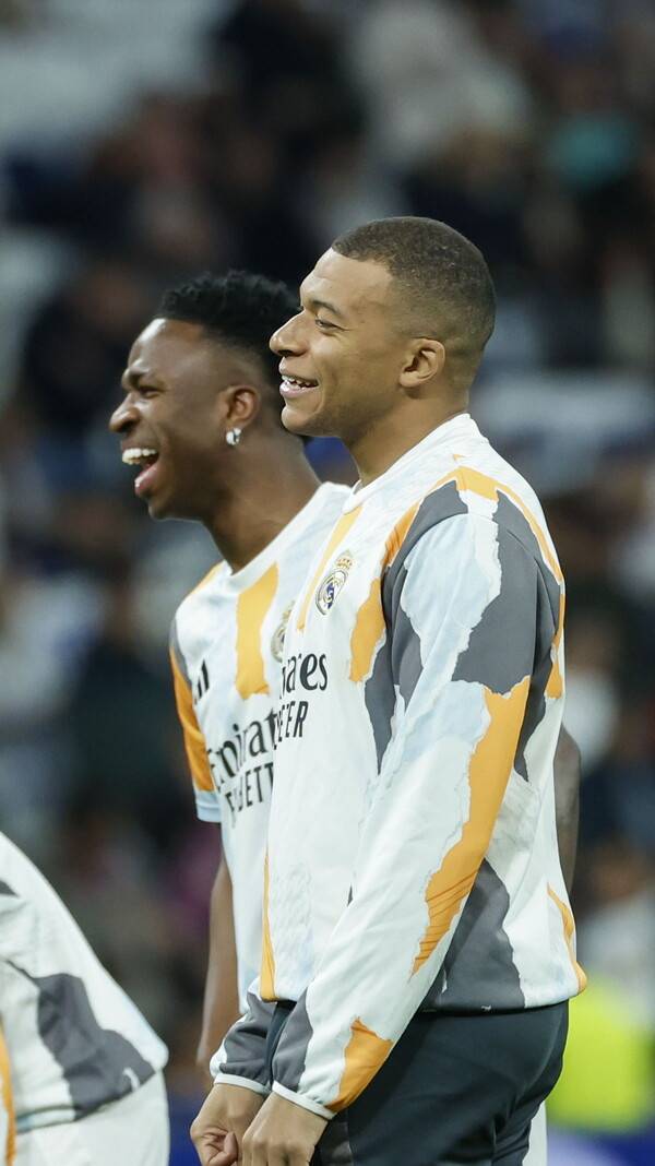 ▲ 비니시우스 주니오르에게는 사우디아라비아에서 거액의 연봉을 앞세운 이적 제안이 있다. 하지만, 레알 마드리드에서 행복하다는 비니시우스다. 킬리안 음바페를 밀어 내고 레알 내 최고 연봉자가 되기를 원하는 욕망이 있는 것으로 보인다. ⓒ연합뉴스/EPA