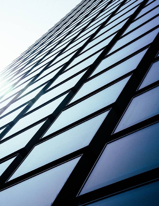 &nbsp;거대한 통창. 이 덕분에 방 안에서 룸피니 공원을 가득 조망할 수 있다