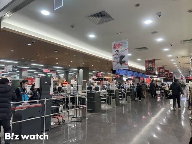 서울회생법원이 홈플러스의 기업회생 절차 개시를 결정한 4일 오전 홈플러스 본사가 위치한 홈플러스 강서점의 모습. / 사진=정혜인 기자 hij@