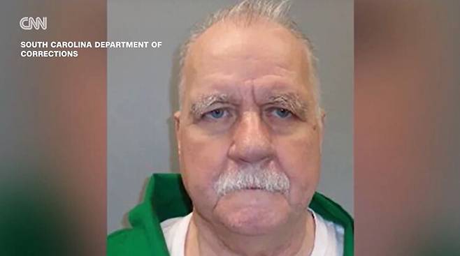 미국의 보도전문채널 CNN이 8일 사우스캐롤라이나 교도소가 67세의 브래드 시그먼에게 총살형을 집행했다는 사실을 보도하고 있다. 화면 갈무리.