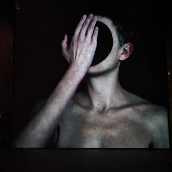 피에르 위그의 '리미널’'(2024~진행 중)의 얼굴 없는 인간 형상. 문소영 기자