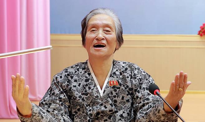 북한 노동당 기관지 노동신문은 5일 "3·8국제부녀절 115돌 기념 공산주의 어머니 영예상 수상자들과 여맹일꾼들, 여맹원들의 상봉모임이 지난 4일 여성회관에서 진행됐다"라고 보도했다. 노동신문·뉴스1