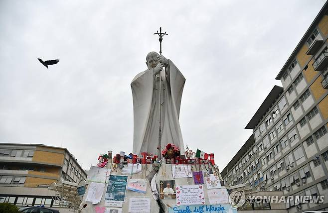 교황 회복 기원하는 사람들의 메시지 [EPA 연합뉴스 자료사진. 재판매 및 DB 금지]
