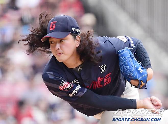 2024년 9월 1일. 잠실구장에서 열린 두산과 경기. 9회 투구하는 롯데 김원중.