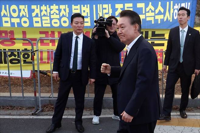 윤석열 대통령이 8일 오후 경기도 의왕시 서울구치소에서 법원의 구속취소로 결정으로 석방돼 나오고 있다. ⓒ데일리안 홍금표 기자