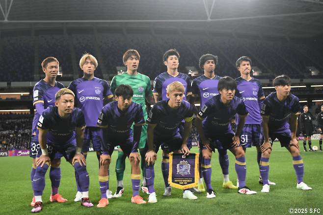 지난 5일 라이언 시티와의 AFC 챔피언스리그2 8강 1차전에 선발로 나선 일본 산프레체 히로시마 선수들. 사진=산프레체 히로시마 SNS