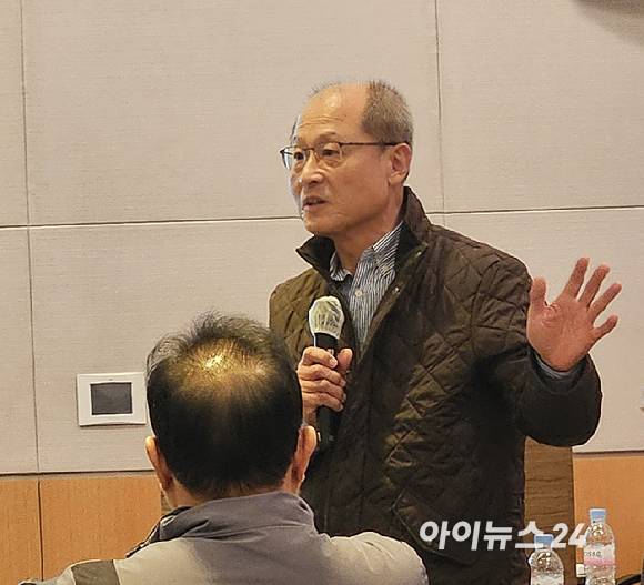김일영 전 KT 사장이 7일 서울 영등포구 한경협회관 컨퍼런스센터에서 열린 한국기업거버넌스포럼 정기 세미나에 참석해 발언을 하고 있다. [사진=박지은 기자]