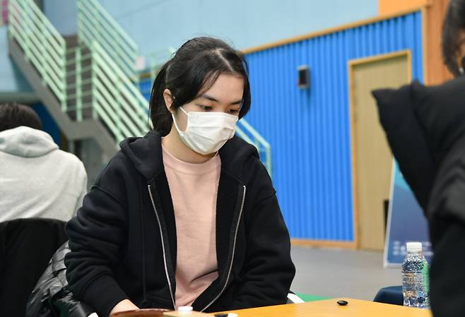일본 천재 바둑소녀 스미레가 양구 천원전 8강에 올랐다. 한국기원 제공