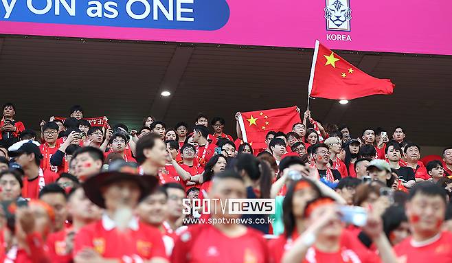 ▲ 국제축구연맹(FIFA)이 2030년 월드컵을 맞아 참가국 수를 64개국으로 확대하는 방안을 고려하고 있다는 소식이 전해졌다. 개최국이 확대된다면 중국, 인도의 본선 진출 가능성이 커진다. 인구만 총 24억으로 '지구 절반이 월드컵을 시청할 것'이라는 전망이 나오고 있다. ⓒ곽혜미 기자