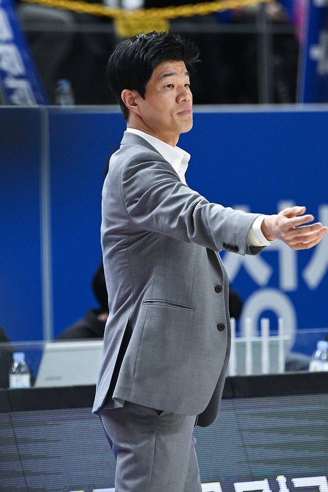 하상윤 삼성생명 감독 [한국여자농구연맹 제공. 재판매 및 DB 금지]