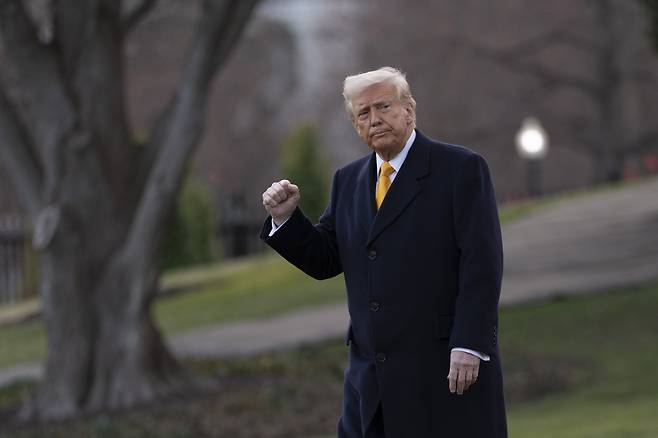President Donald Trump departs the White House in Washington, headed for a weekend trip to Florida on March 7. [UPI/YONHAP]